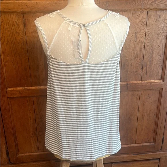 Maurices NWT⭐️Gray & White Lace Tank Top - Picture 3 of 10